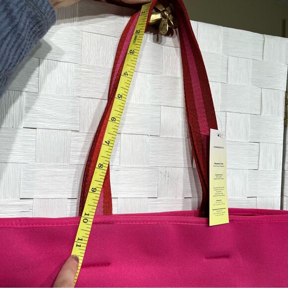 Summersalt x FABFITFUN Neoprene Beach Tote Bag Hot Pink Red - Picture 12 of 14